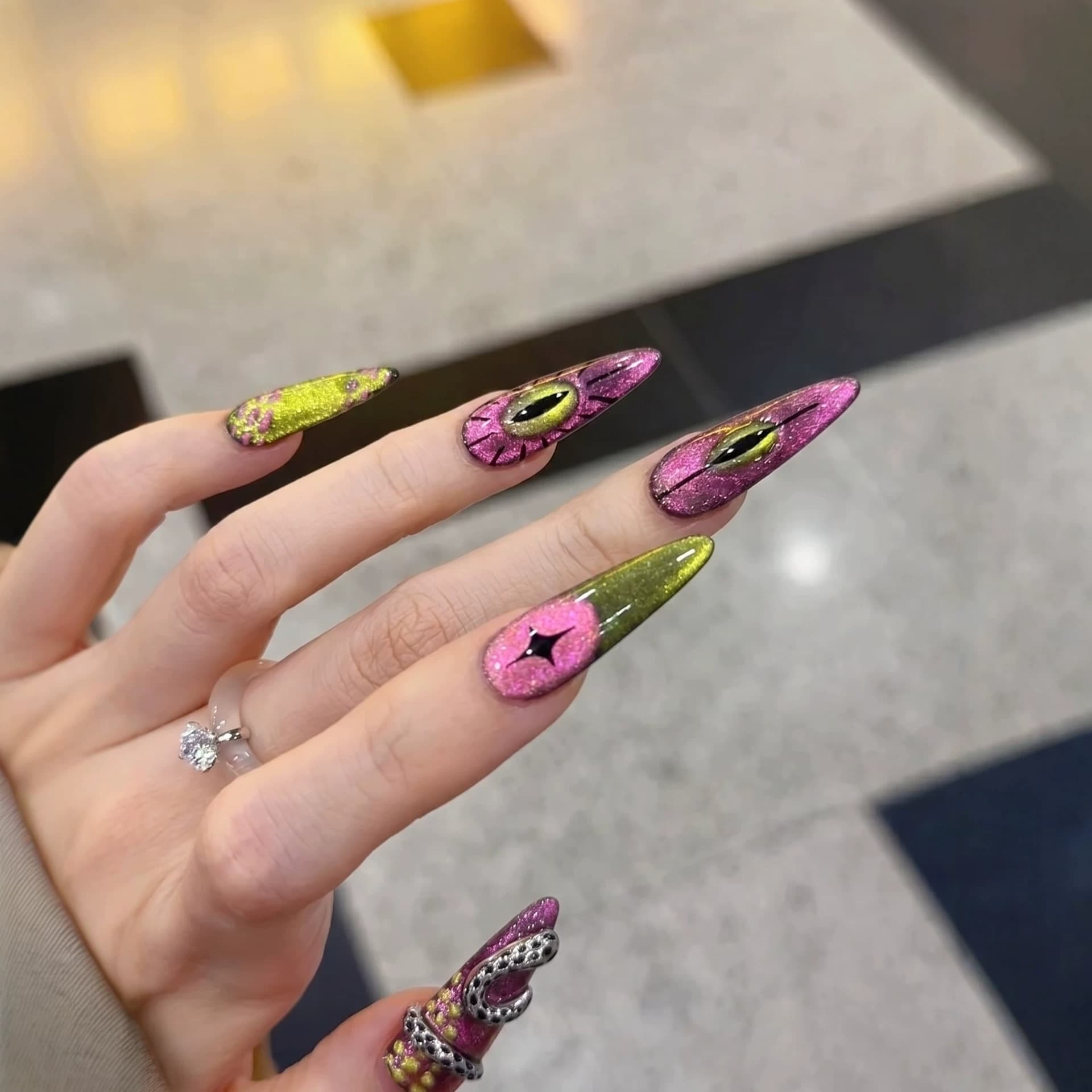 Hand-painted Cat's Eye Super Personality Fake Nails Detachable